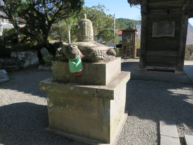 延光寺の亀の石像